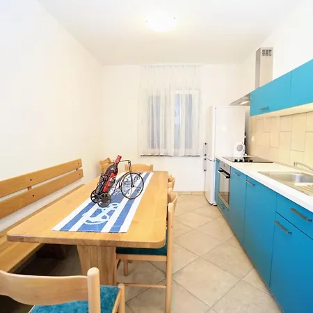 Διαμέρισμα With Parking Space Basanija, Umag - 27188 *